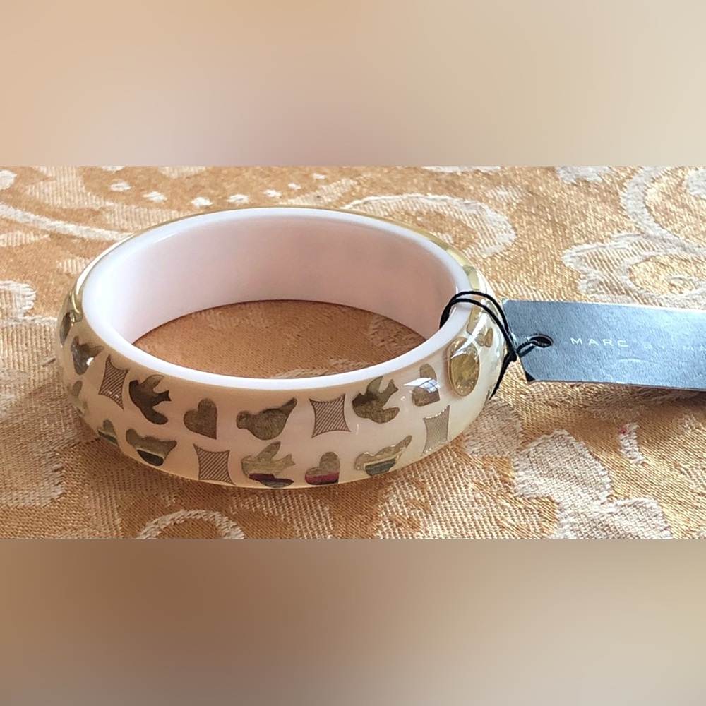 MARC JACOBS Cream & Gold Tone S/M Bangle NWT!